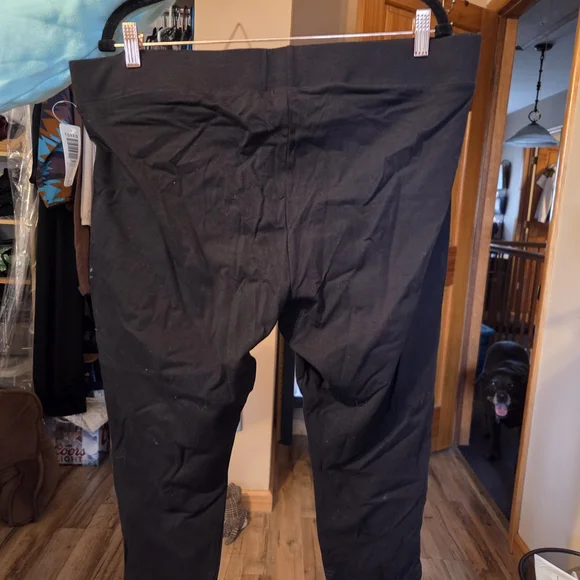 torrid Black Floral Print Leggings with White Rose Detail - Picture 6 of 7